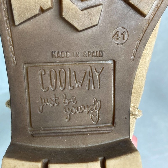 Coolway Boots Womens Sz 10.5 Tan Beige Suede Leather Slouchy Ankle Tassels - Picture 4 of 6